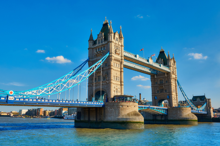 ESFJ ISTP Relationship: Moving in together in London Bridge